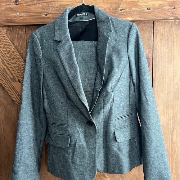 Two piece gray suit - Picture 1 of 6